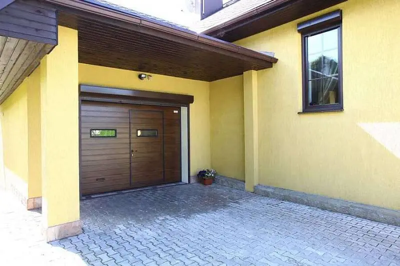 Встроенная калитка в гаражных воротах Встроенная калитка в гаражных воротах